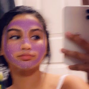 Meet your Posher, Iris